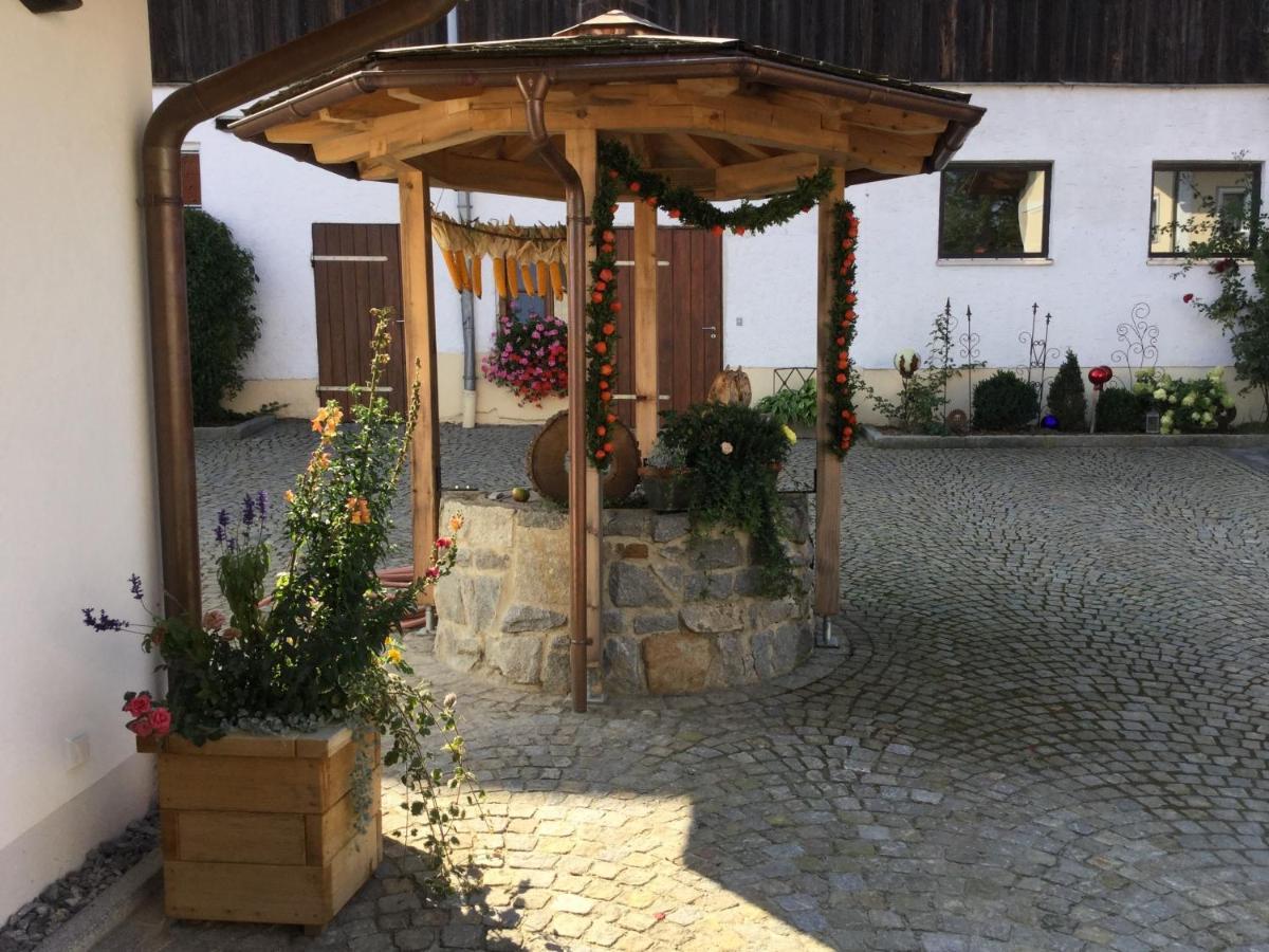 Ferienwohnung Am Dreiseithof ハウツェンベルク エクステリア 写真